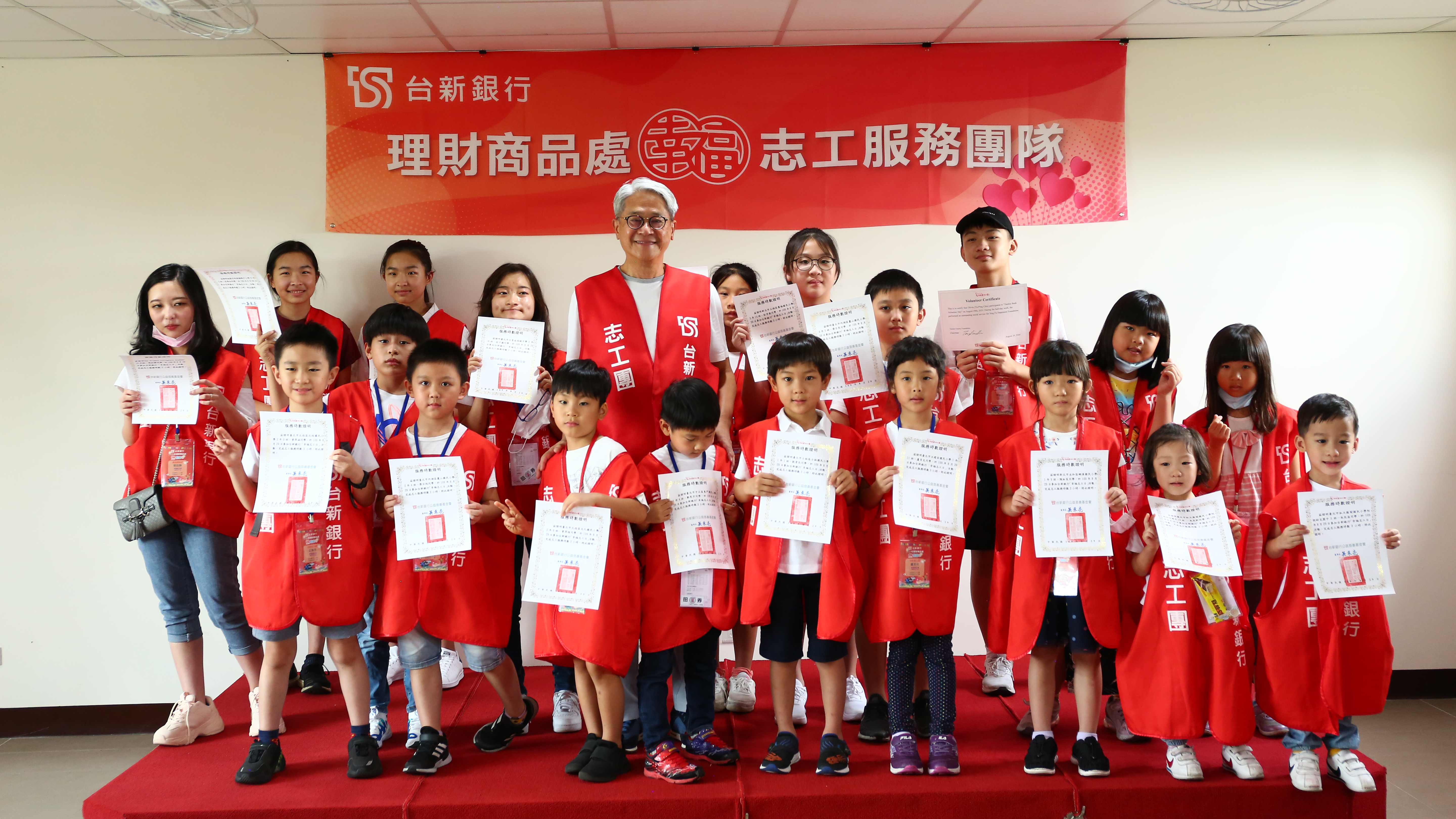20200830_防疫不忘送關懷 台新志工日 吳東亮與幸福憨兒包水餃同樂_新聞照片1