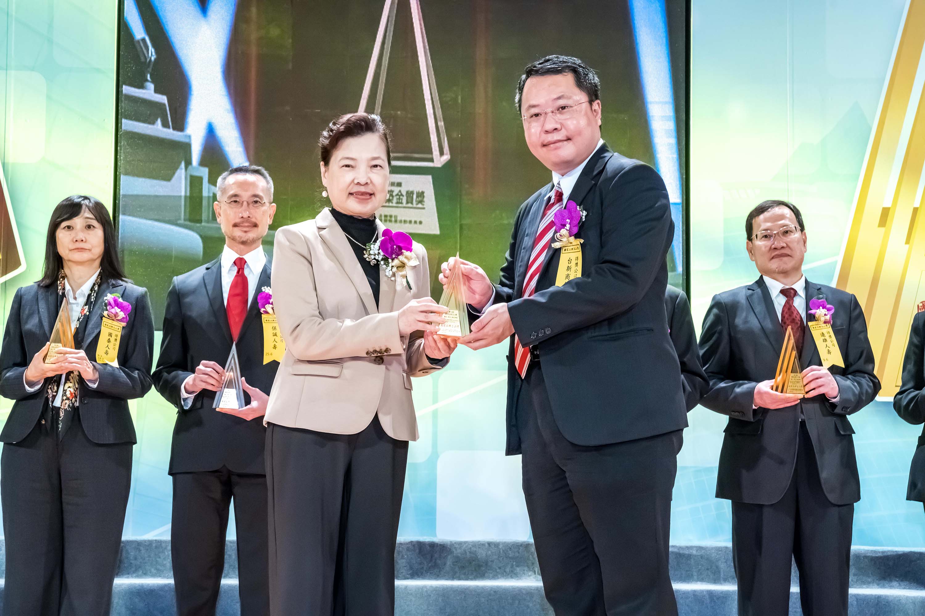 20221025台新財富管理勇奪國家品牌玉山獎 六連霸最佳人氣品牌獎_新聞照片